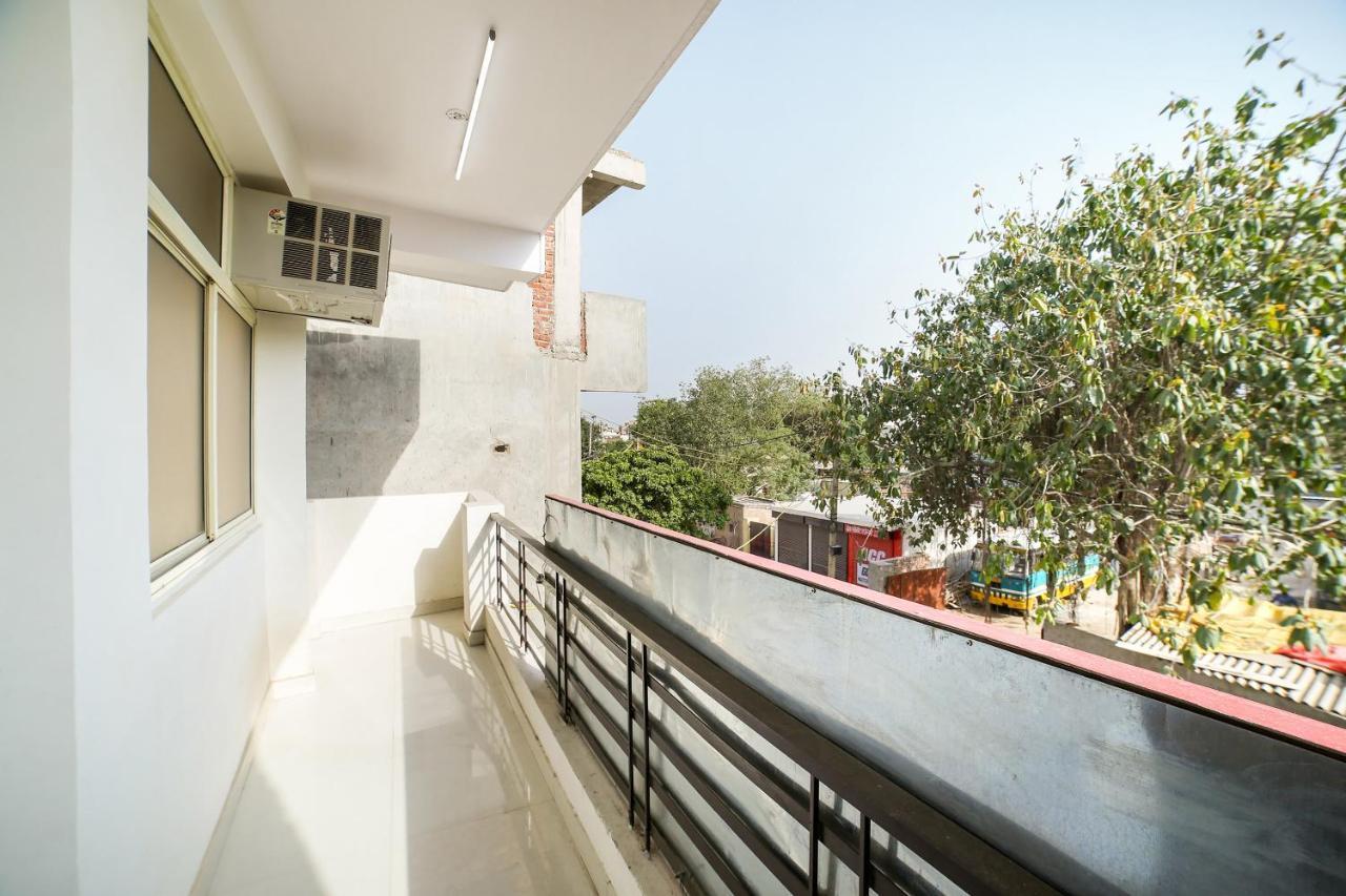 Hotel Live On Del5542 à New Delhi Extérieur photo